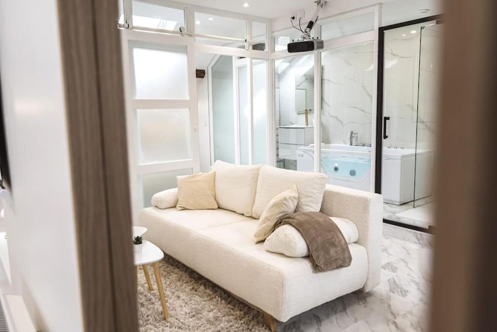 Oasis Chic - Spa Prive & Cinema แร็งส์ ภายนอก รูปภาพ